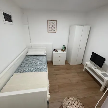 アパート The Whiter House