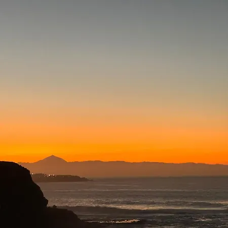 The Whiter House アパート